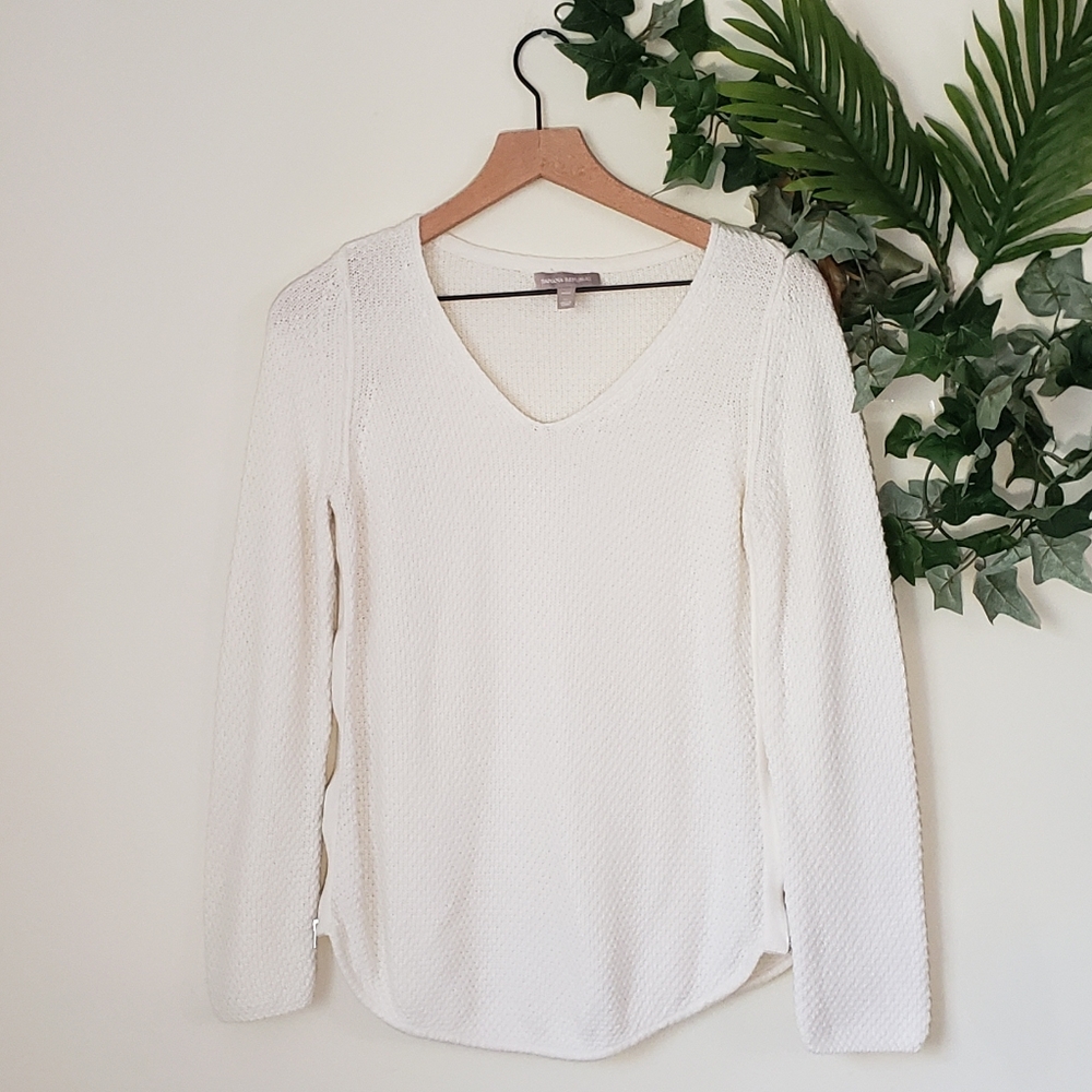 ●Banana Republic Petite White Sweater